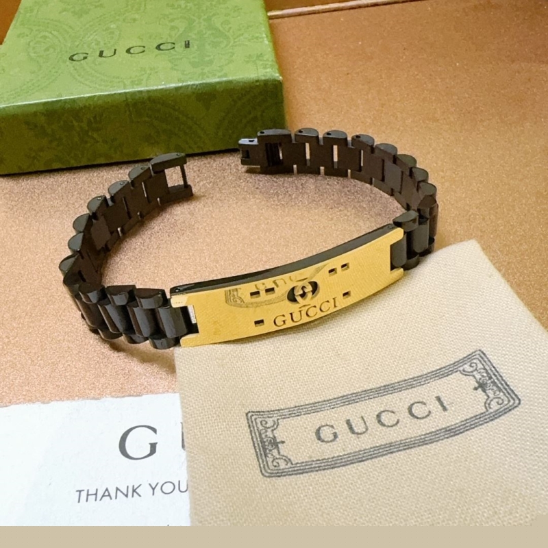 G*u*i bracelets